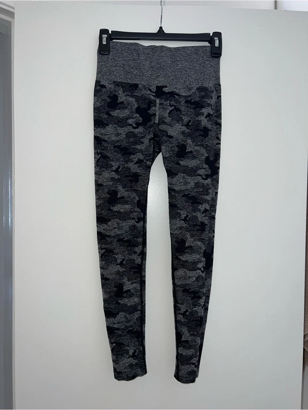 N/A gray black
